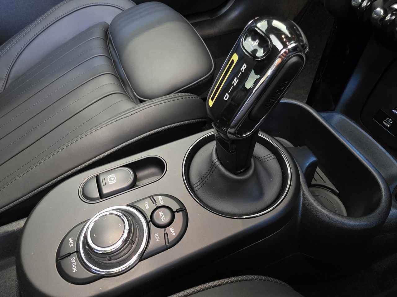 MINI Cooper SE Hatch The Resolute