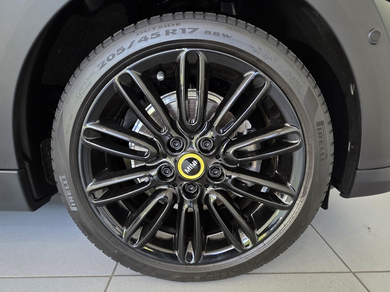 MINI Cooper SE Hatch The Resolute