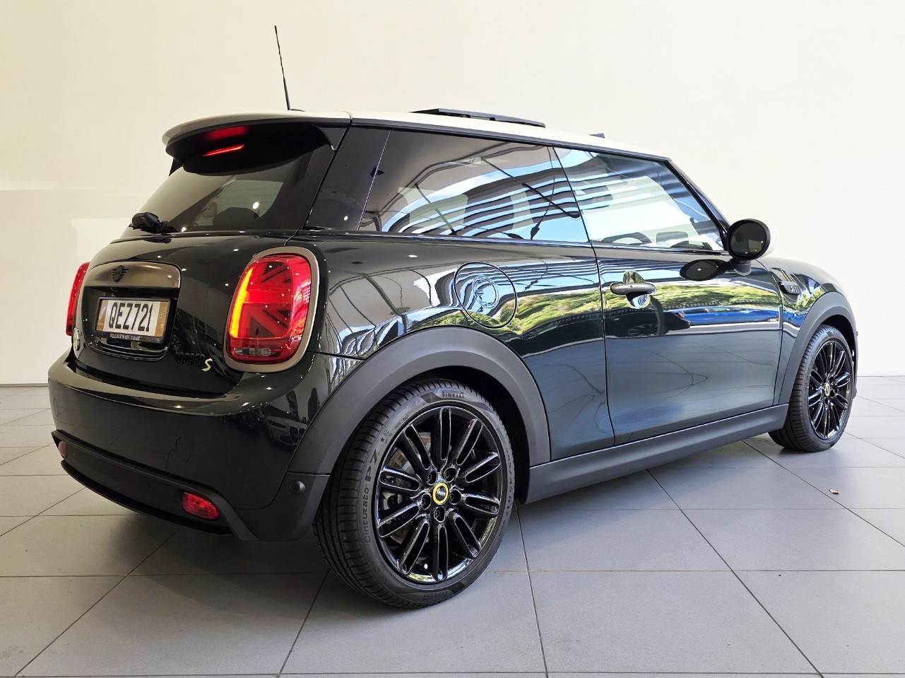 MINI Cooper SE Hatch The Resolute