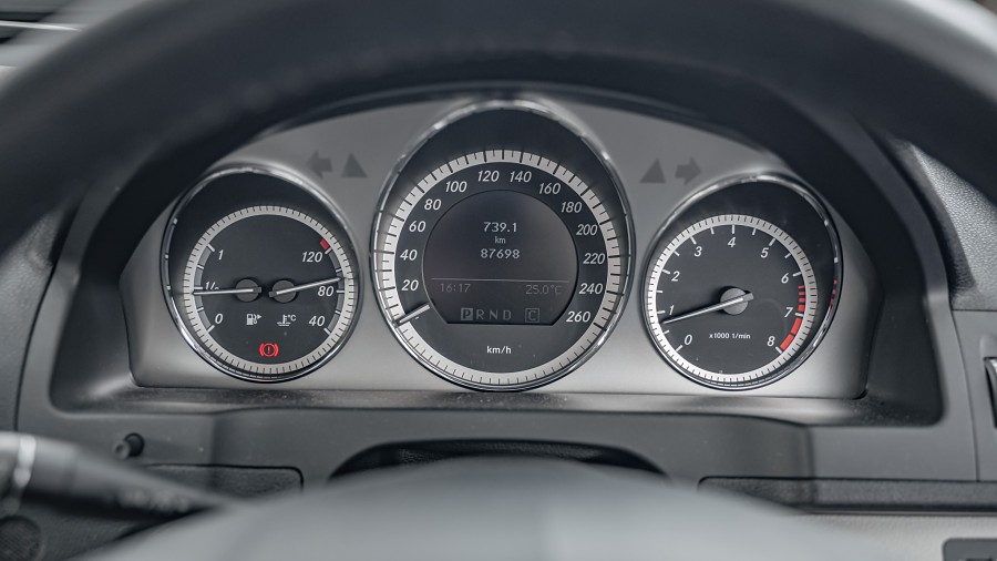 2010 Mercedes-Benz C 250 12