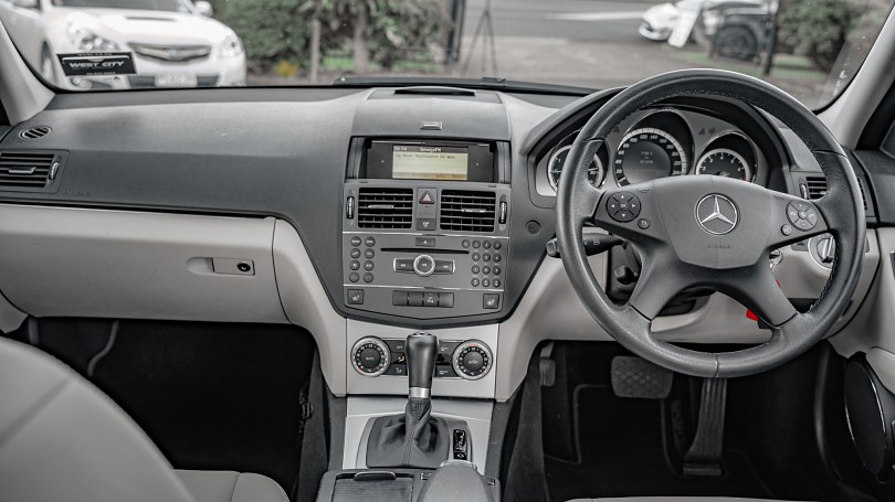 2010 Mercedes-Benz C 250 10