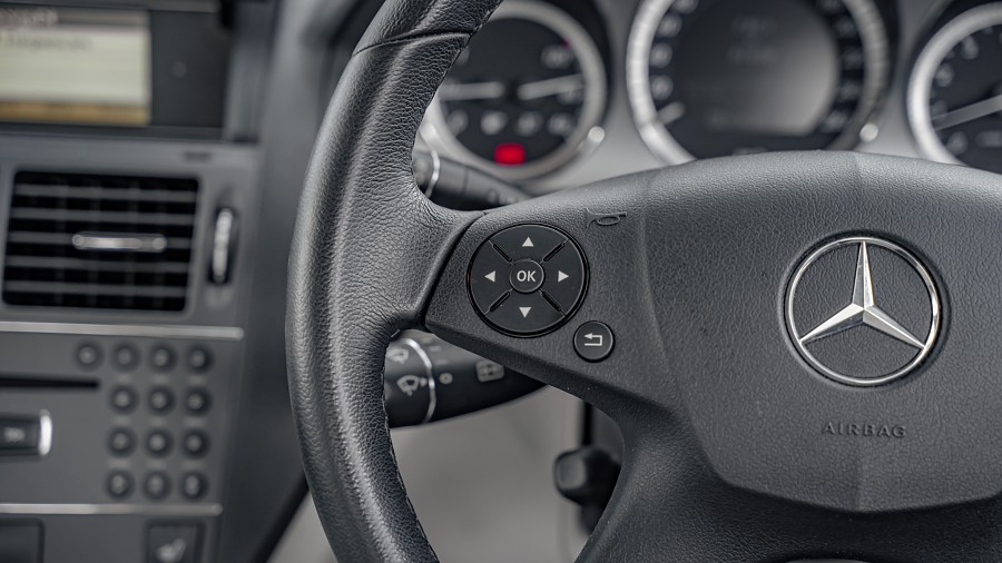 2010 Mercedes-Benz C 250 13