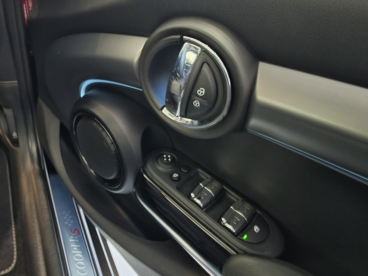 MINI Cooper S 5-Dr Hatch The Yours