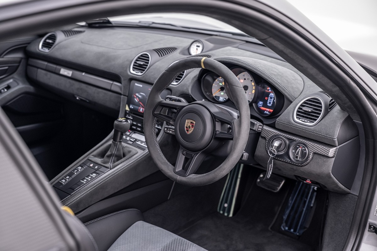 Porsche 718 Cayman GT4 RS - Weissach Package