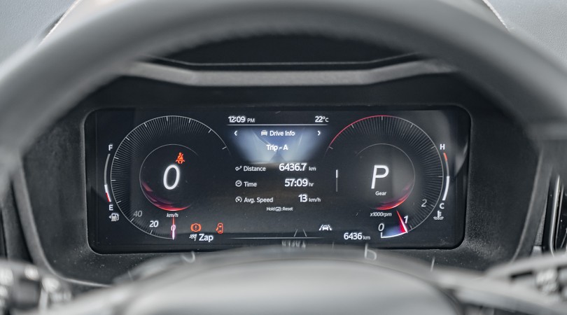 2025 Mahindra XUV3XO 12
