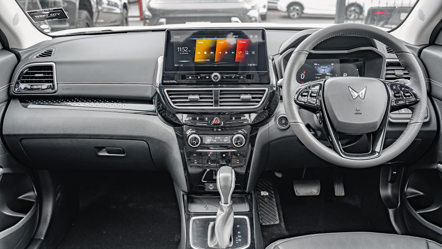 2025 Mahindra XUV3XO 10