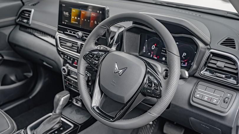 2025 Mahindra XUV3XO 9