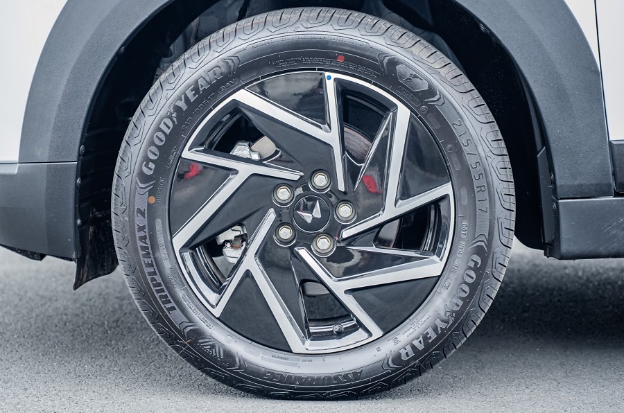 2025 Mahindra XUV3XO 6