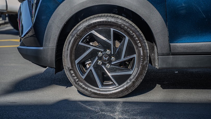 2026 Mahindra XUV3XO 6