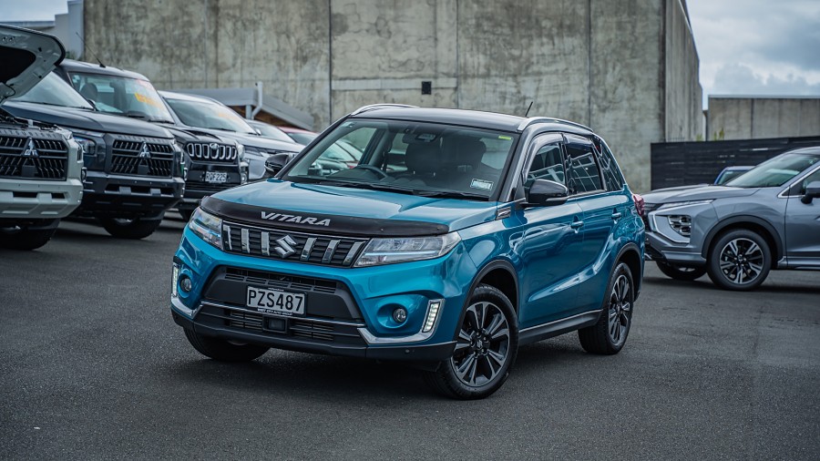 2023 Suzuki Vitara 1