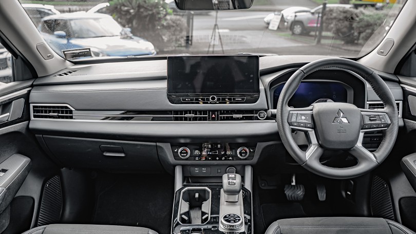 2025 Mitsubishi Outlander 10