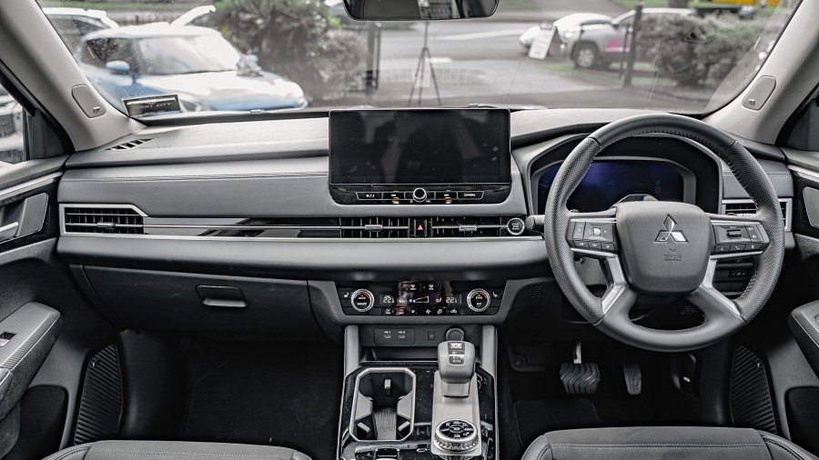 2025 Mitsubishi Outlander 10