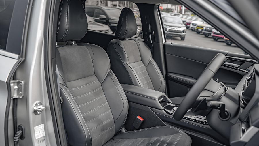 2025 Mitsubishi Outlander 8