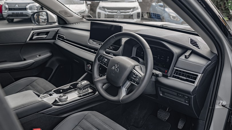 2025 Mitsubishi Outlander 9