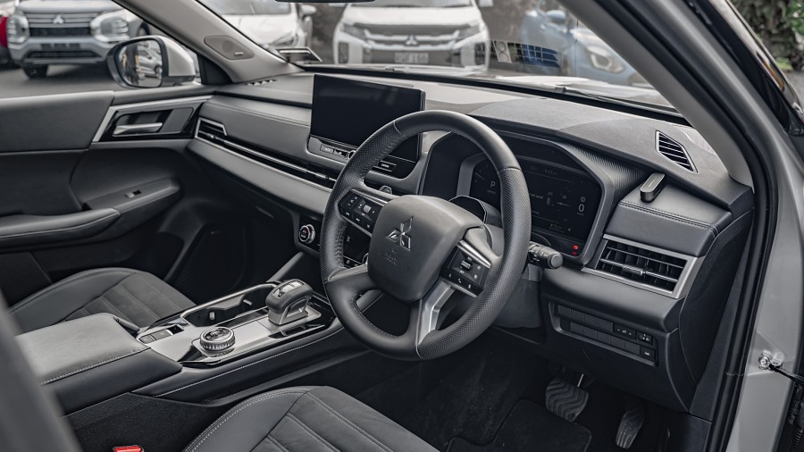2025 Mitsubishi Outlander 9