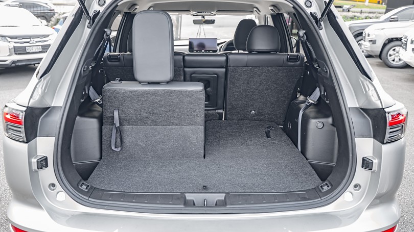 2025 Mitsubishi Outlander 17