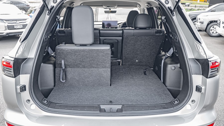 2025 Mitsubishi Outlander 17