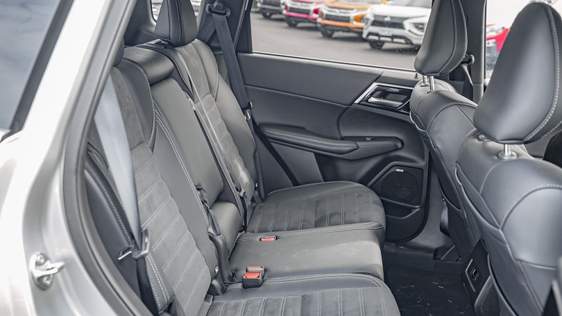 2025 Mitsubishi Outlander 15