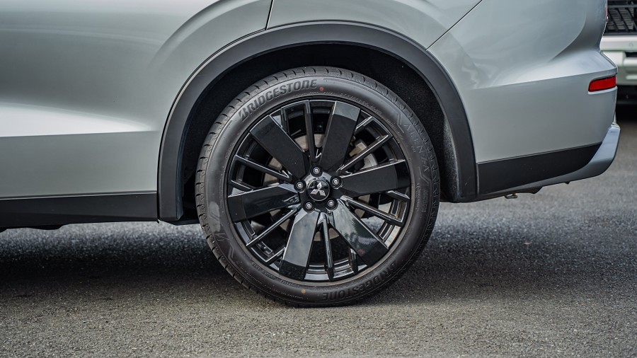 2025 Mitsubishi Outlander 7