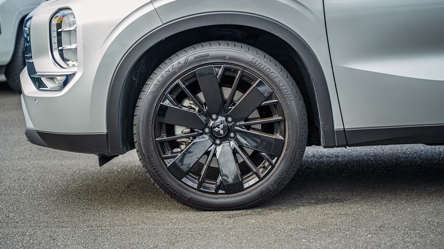 2025 Mitsubishi Outlander 6
