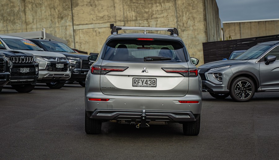 2025 Mitsubishi Outlander 4