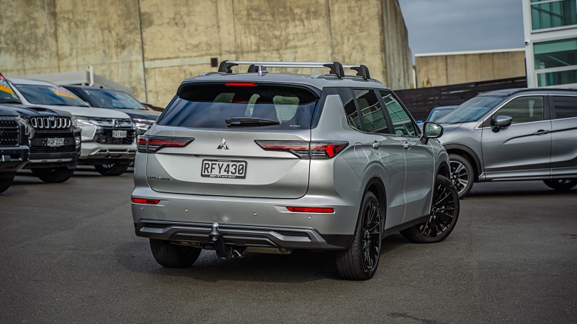 2025 Mitsubishi Outlander 2