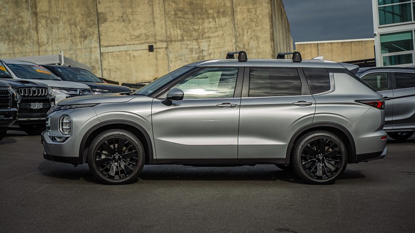 2025 Mitsubishi Outlander 5