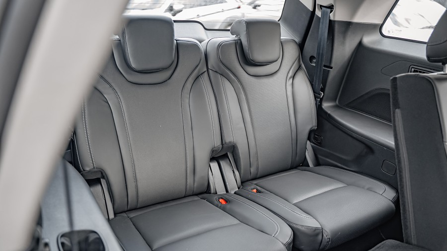 2026 Mahindra XUV700 17