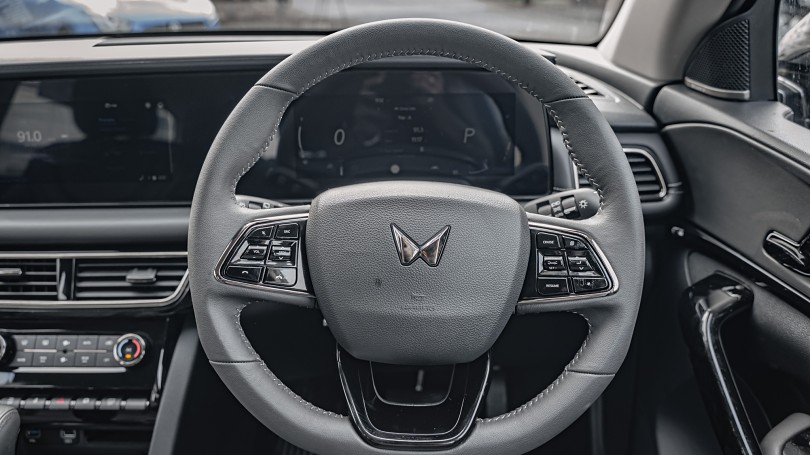 2026 Mahindra XUV700 11