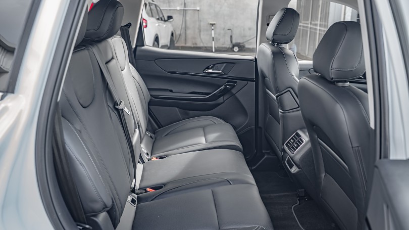 2026 Mahindra XUV700 17