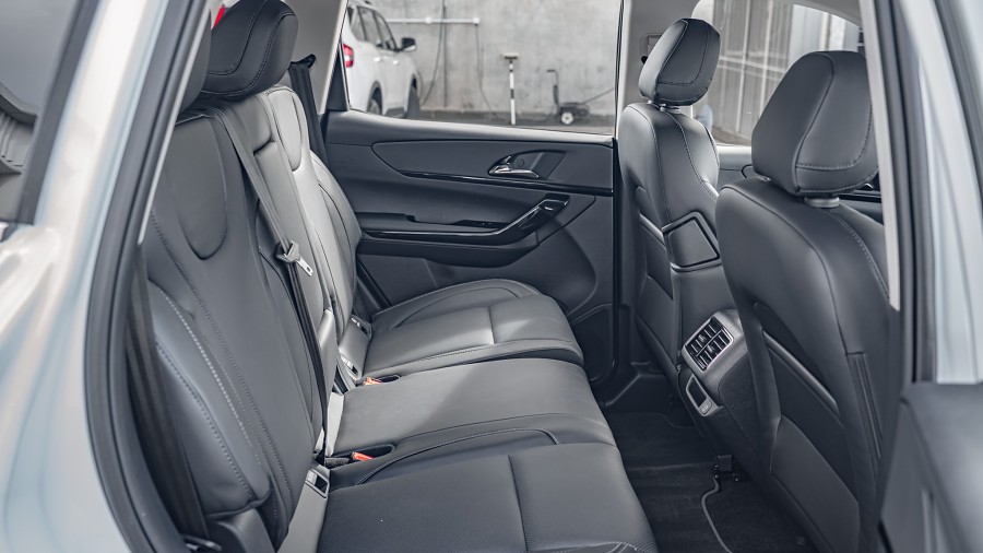 2026 Mahindra XUV700 17
