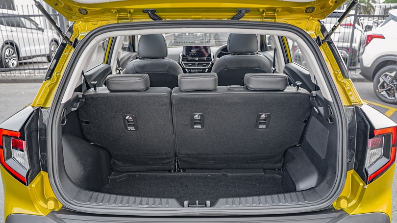 2026 Mahindra XUV3XO 18