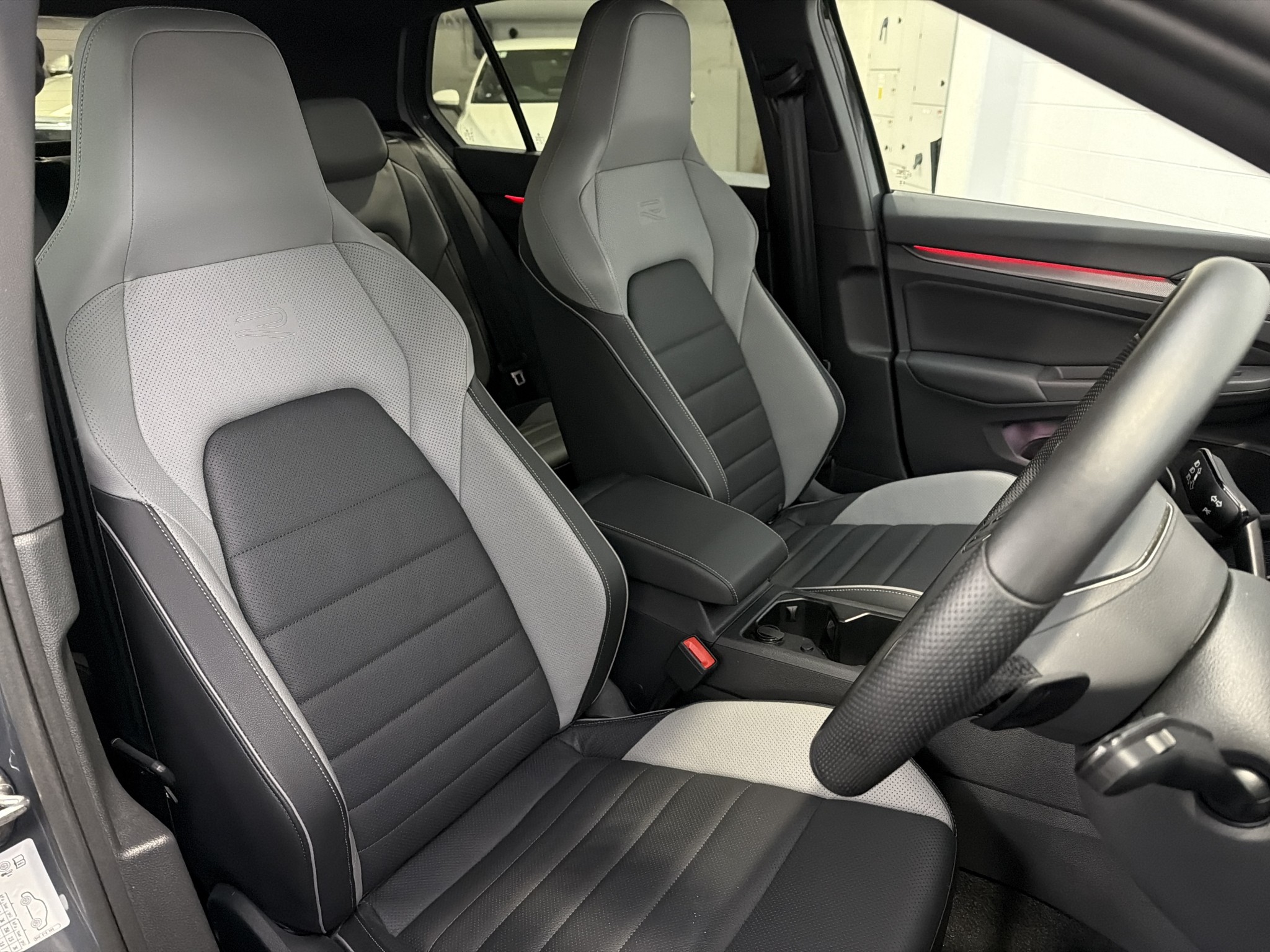 Volkswagen Golf 8.5 R-LINE