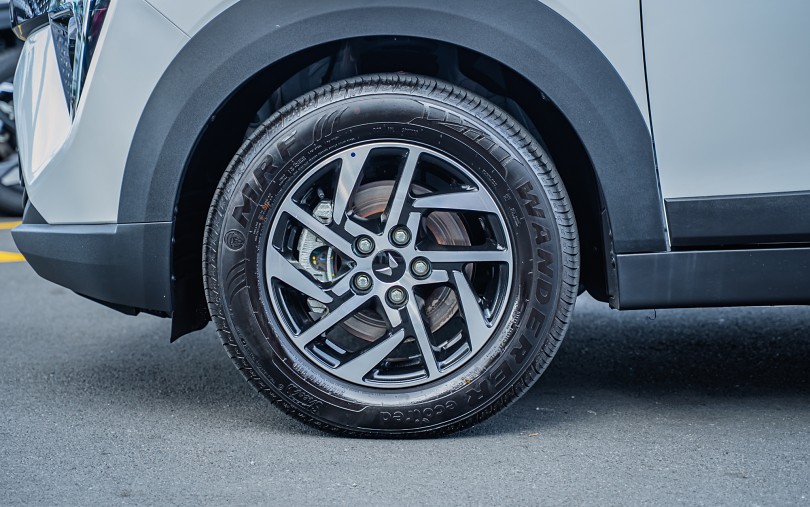 2026 Mahindra XUV3XO 6