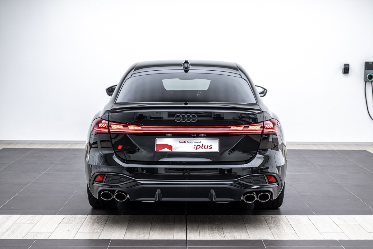 Audi S5 Sedan TFSI 270 KW