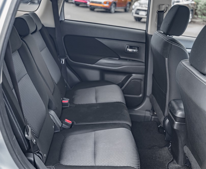 2018 Mitsubishi Outlander 17