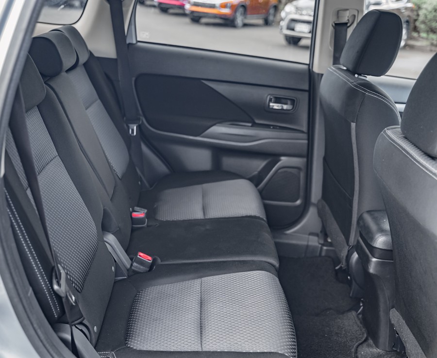 2018 Mitsubishi Outlander 17