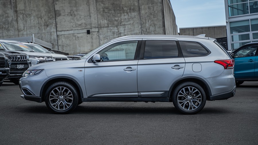2018 Mitsubishi Outlander 5