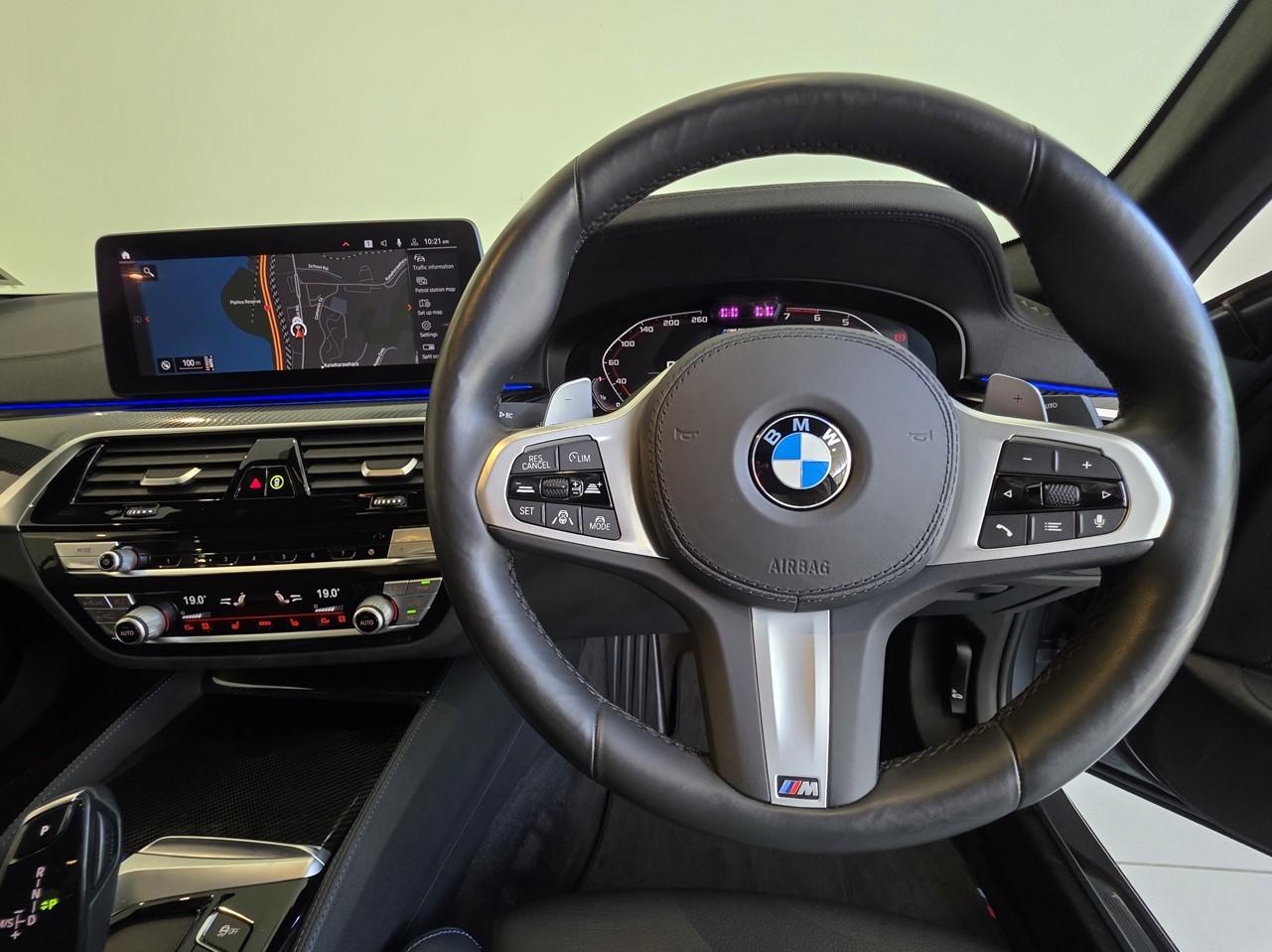 BMW M550i xDrive Sedan M Performance