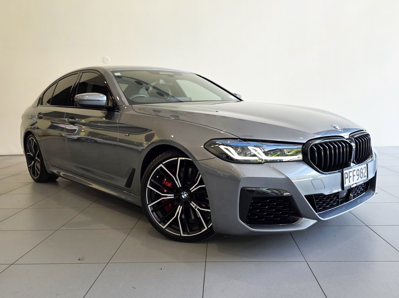 BMW M550i xDrive Sedan M Performance