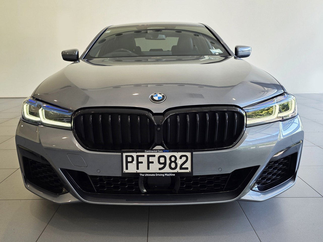 BMW M550i xDrive Sedan M Performance