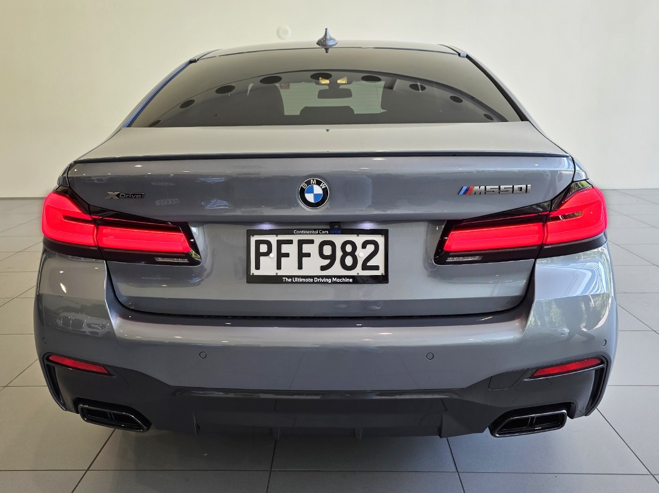 BMW M550i xDrive Sedan M Performance
