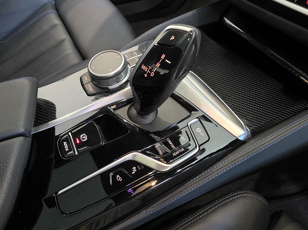 BMW M550i xDrive Sedan M Performance