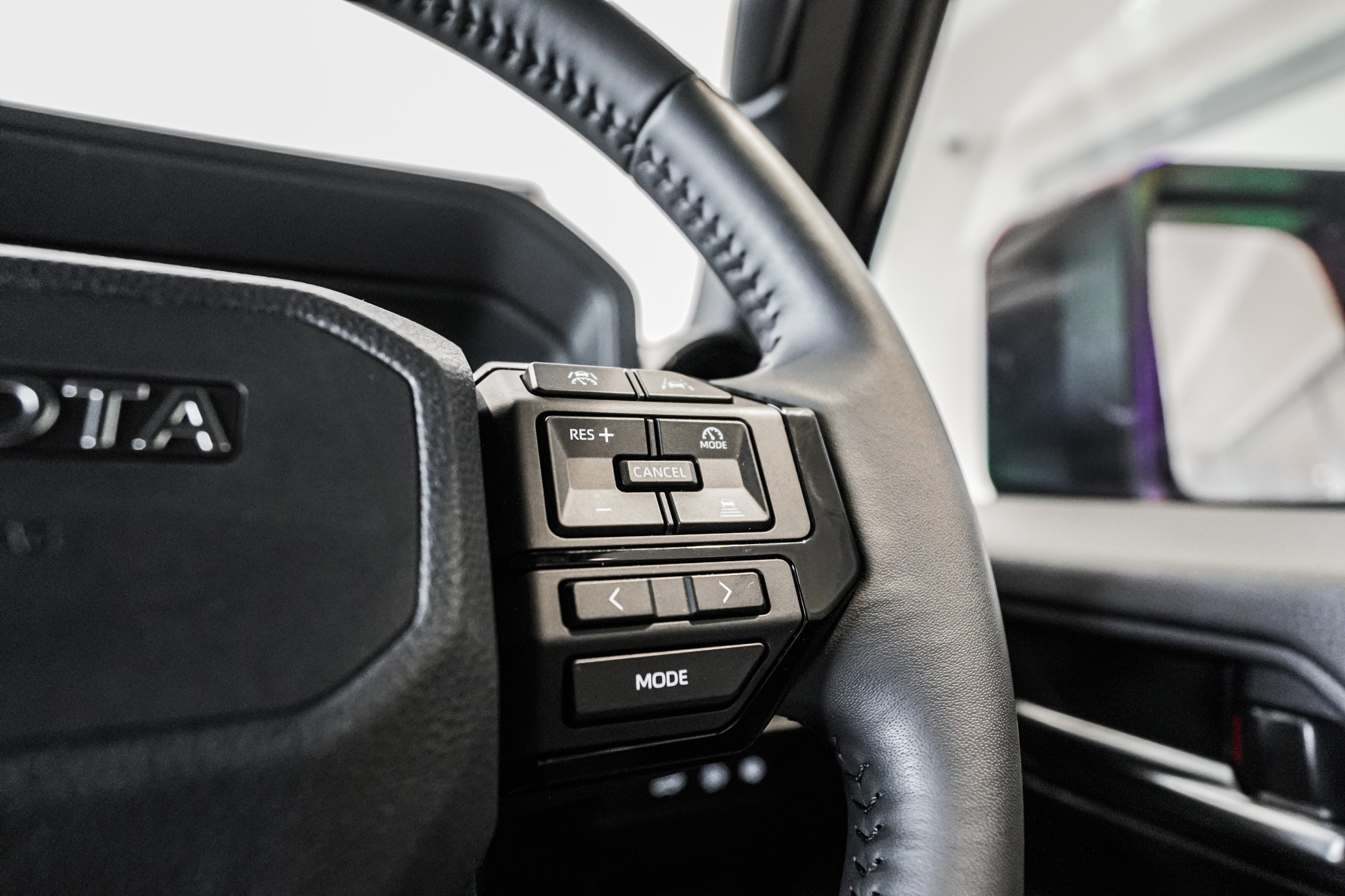 Toyota Land Cruiser Prado Gxl 2.8Dmht/4Wd/8At