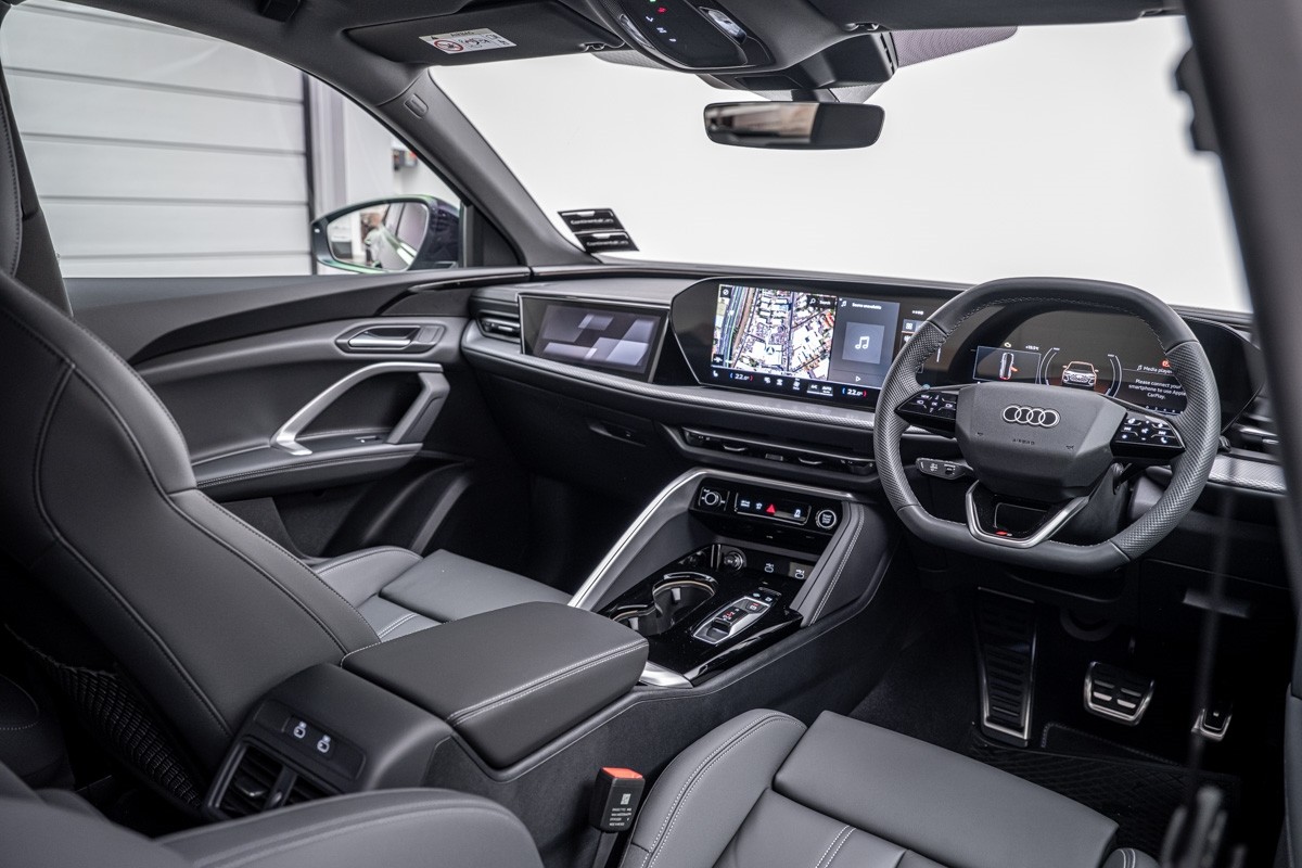 Audi Q5 E-HYBRID S LINE