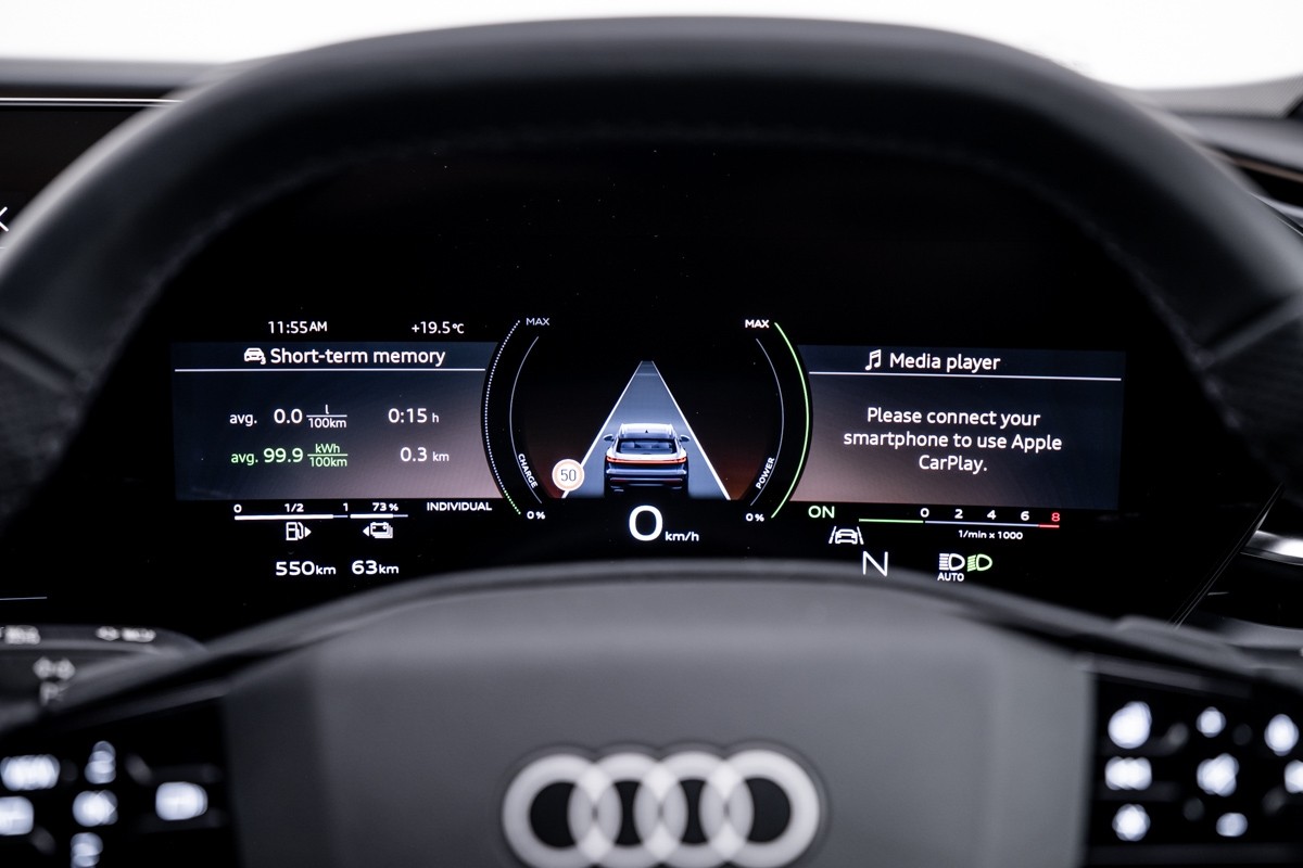 Audi Q5 E-HYBRID S LINE