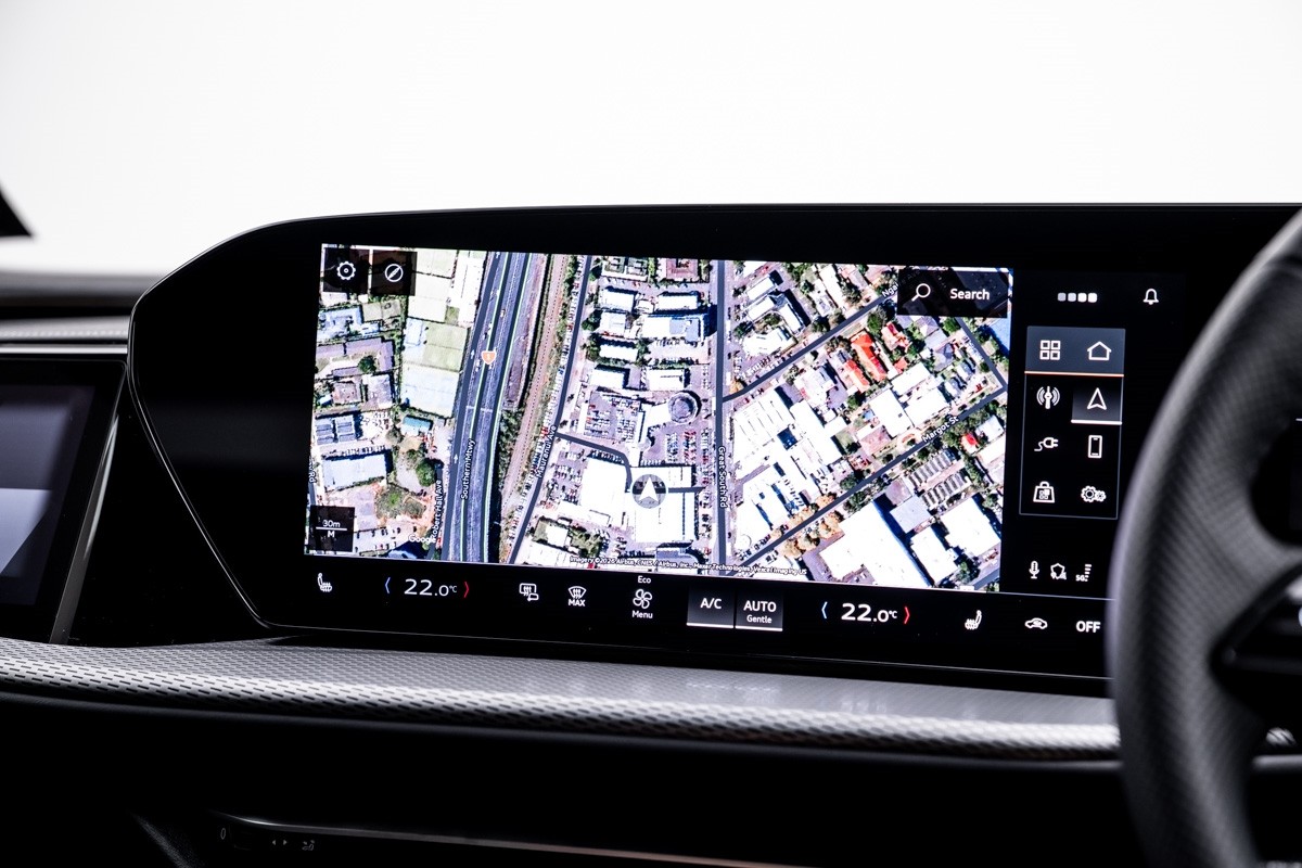 Audi Q5 E-HYBRID S LINE