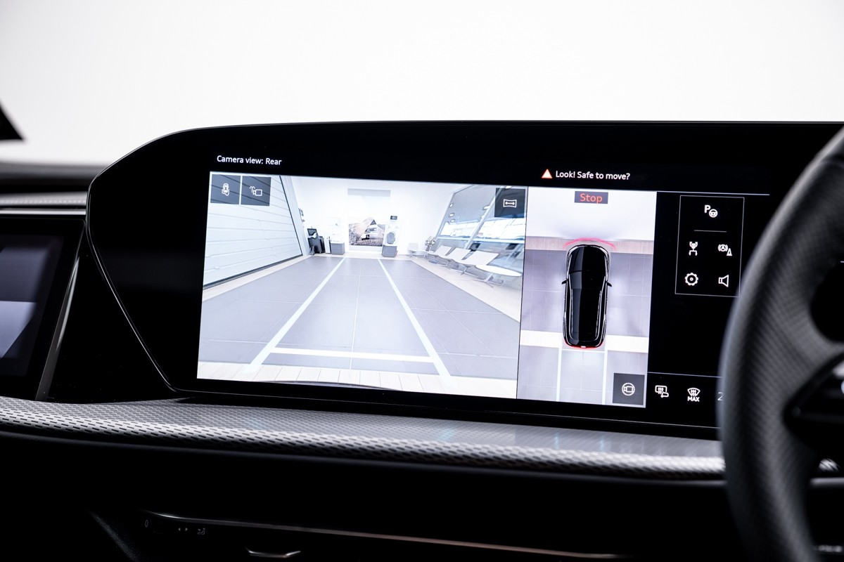 Audi Q5 E-HYBRID S LINE