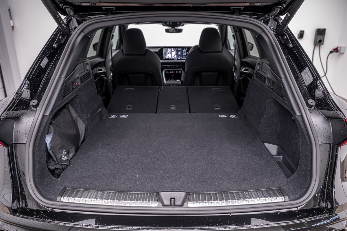 Audi Q5 E-HYBRID S LINE