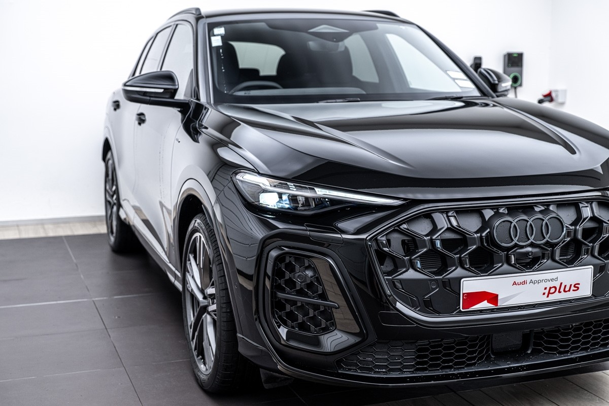 Audi Q5 E-HYBRID S LINE